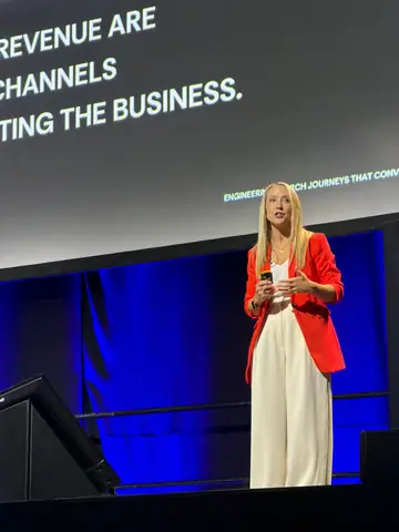 Abbie Dando, From Query to Sale: Engineering Search Journeys That Convert — brightonSEO 2026, zdjęcie 3 (14:42)