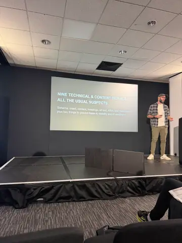 Adam Preston, The Biggest Factors in AI Visibility for Retailers — brightonSEO 2026, zdjęcie 4 (10:35)