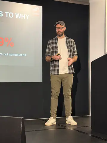 Adam Preston, The Biggest Factors in AI Visibility for Retailers — brightonSEO 2026, zdjęcie 9 (10:38)