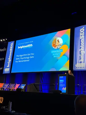 Chloe Blades, The Algorithm Got You Seen, Psychology Gets You Remembered — brightonSEO 2026, zdjęcie 1 (15:56)