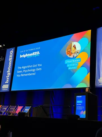 Chloe Blades, The Algorithm Got You Seen, Psychology Gets You Remembered — brightonSEO 2026, zdjęcie 2 (15:56)