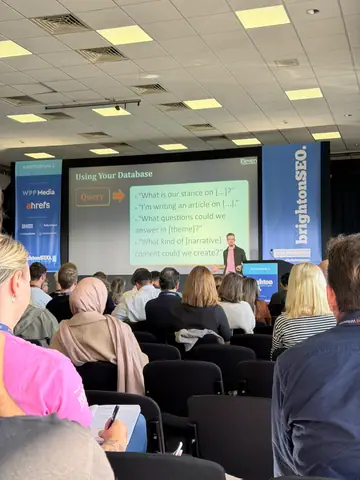 Christian Rigg, Best of Both Worlds: AI Content Systems with True Human EEAT — brightonSEO 2026, zdjęcie 4 (12:11)