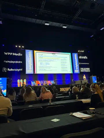 Jean Sarunporn, Getting Your Brand Recommended by AI Agents: A Practical Guide to GEO — brightonSEO 2026, zdjęcie 7 (09:36)