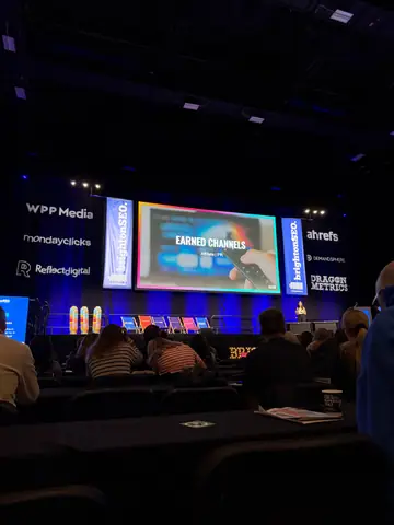 Jean Sarunporn, Getting Your Brand Recommended by AI Agents: A Practical Guide to GEO — brightonSEO 2026, zdjęcie 22 (09:44)