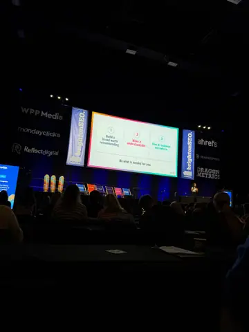 Jean Sarunporn, Getting Your Brand Recommended by AI Agents: A Practical Guide to GEO — brightonSEO 2026, zdjęcie 42 (09:53)
