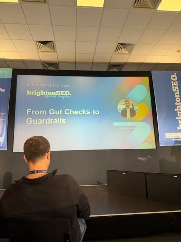 Jeremy McDonald, From Gut Checks to Guardrails: Deploying Trustworthy AI for Marketing QA — brightonSEO 2026, zdjęcie 1 (14:02)