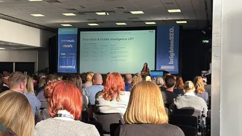 Jessica Hulbert, Stop Training Links, Start Training AI: Your Guide For E-E-A-T First Digital PR — brightonSEO 2026, zdjęcie 1 (15:50)
