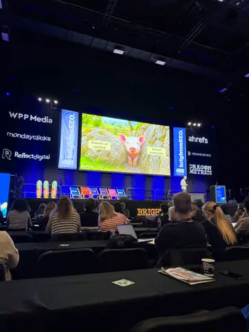Paris Childress, Information Gain: The Missing Metric in Every GEO Content Strategy? — brightonSEO 2026, zdjęcie 1 (09:56)