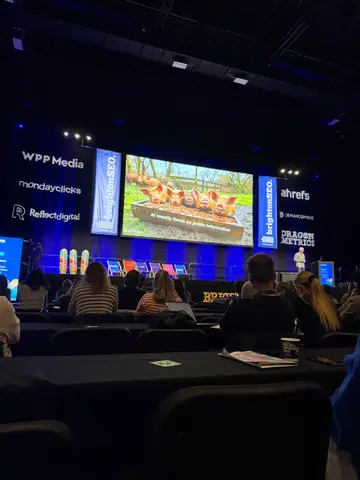 Paris Childress, Information Gain: The Missing Metric in Every GEO Content Strategy? — brightonSEO 2026, zdjęcie 3 (09:56)