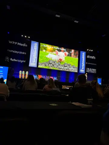 Paris Childress, Information Gain: The Missing Metric in Every GEO Content Strategy? — brightonSEO 2026, zdjęcie 4 (09:56)