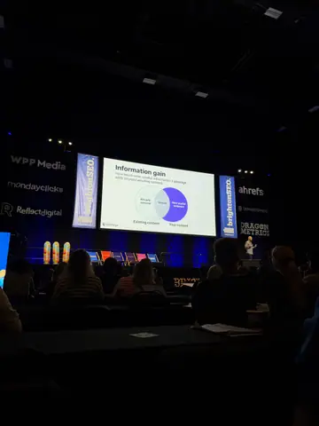 Paris Childress, Information Gain: The Missing Metric in Every GEO Content Strategy? — brightonSEO 2026, zdjęcie 7 (09:57)