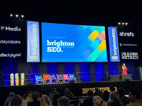 Samanyou Garg, Drowning in prompts? How to build an AEO program around the data that matters — brightonSEO 2026, zdjęcie 1 (10:11)
