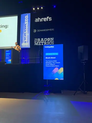 Shoaib Ahmed, The Future of B2B Marketing: The LinkedIn Social Selling & Personal Brand Matrix — brightonSEO 2026, zdjęcie 2 (11:46)