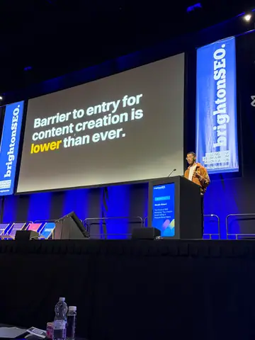 Shoaib Ahmed, The Future of B2B Marketing: The LinkedIn Social Selling & Personal Brand Matrix — brightonSEO 2026, zdjęcie 4 (11:46)
