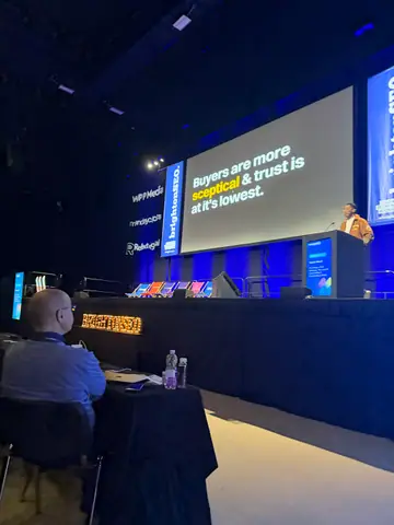Shoaib Ahmed, The Future of B2B Marketing: The LinkedIn Social Selling & Personal Brand Matrix — brightonSEO 2026, zdjęcie 6 (11:47)