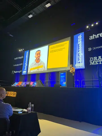 Shoaib Ahmed, The Future of B2B Marketing: The LinkedIn Social Selling & Personal Brand Matrix — brightonSEO 2026, zdjęcie 8 (11:48)