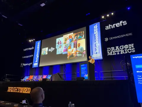 Shoaib Ahmed, The Future of B2B Marketing: The LinkedIn Social Selling & Personal Brand Matrix — brightonSEO 2026, zdjęcie 15 (12:04)