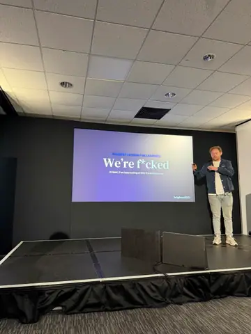 Stijn Bergmans, 7 Tactics for Agentic Search and Shopping — brightonSEO 2026, zdjęcie 5 (09:53)