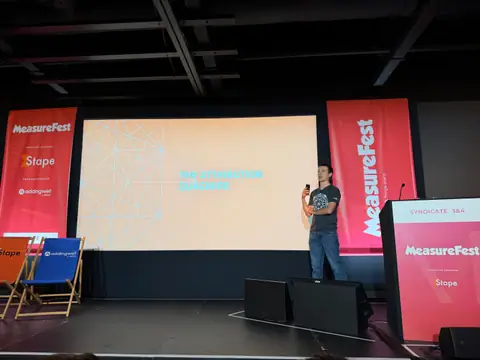 Tom Capper, How not to measure AI — brightonSEO 2026, zdjęcie 2 (12:29)