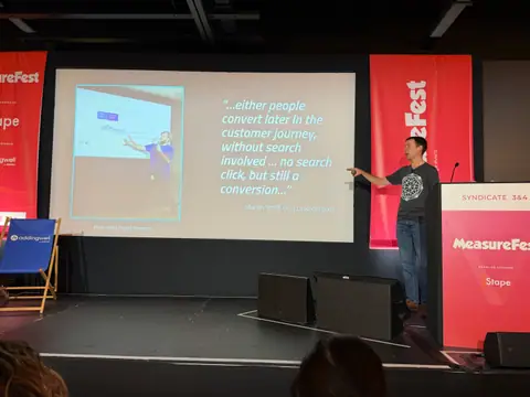 Tom Capper, How not to measure AI — brightonSEO 2026, zdjęcie 8 (12:34)