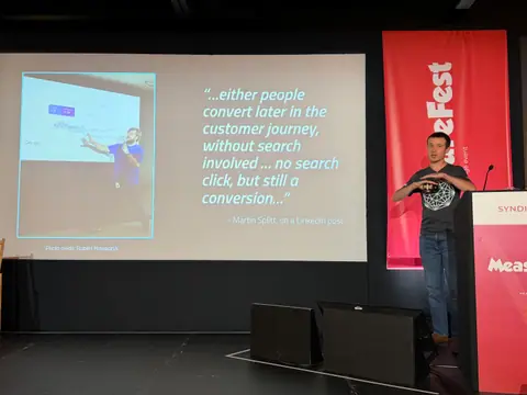 Tom Capper, How not to measure AI — brightonSEO 2026, zdjęcie 9 (12:34)